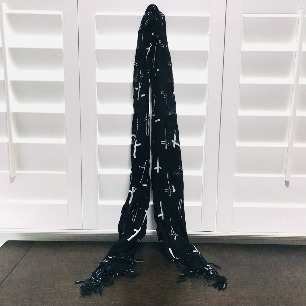 Black and White Cross Print Scarf